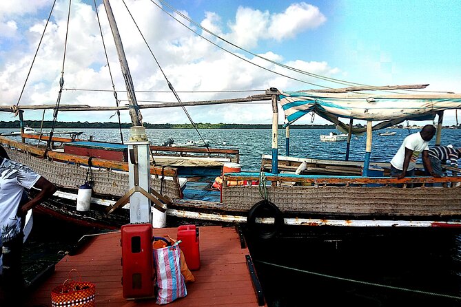 1 day trip to Funzi island - Arriving at Funzi Island by boat