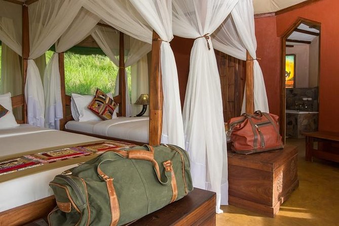12 days Kenya and Tanzania safari private lodge from Nairobi - Crossing from Kenya into Tanzania