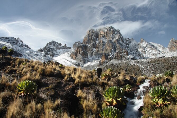 5 Days Mount Kenya Climbing Via Chogoria Sirimone Route - Day 3: The Ridge to Mintos Huts at 4,200 Metres