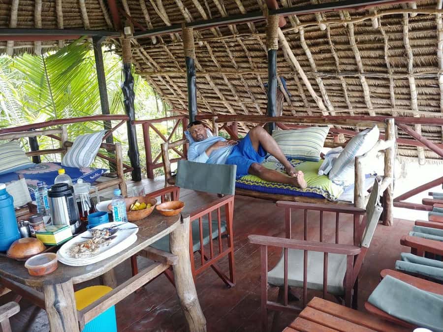 Diani Beach: Funzi Island Day Trip with Lunch - Funzi Sandbank at low tide