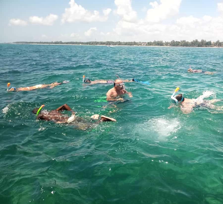 Diani Beach: Glass-Bottom Boat Cruise to Robinson Island - The five-minute safety briefing