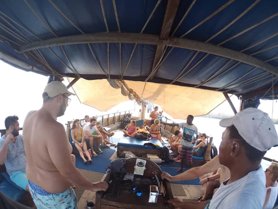 Diani Beach: Kisite Marine Park Dhow & Snorkeling with Lunch - Fish, crab, and a cliff-top lunch