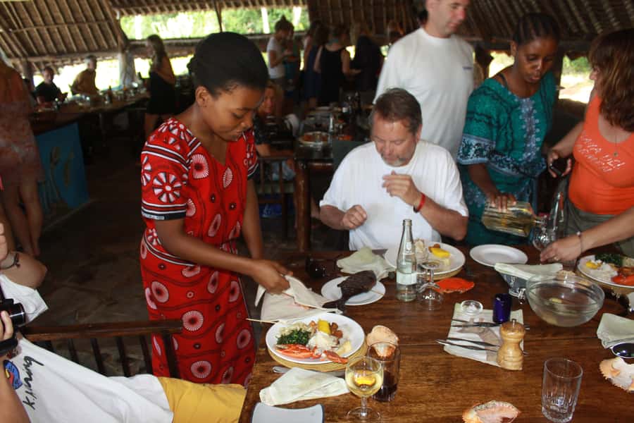 Diani Beach: Kisite Marine Park Dhow & Snorkeling with Lunch - Should you book the Kisite dhow trip?