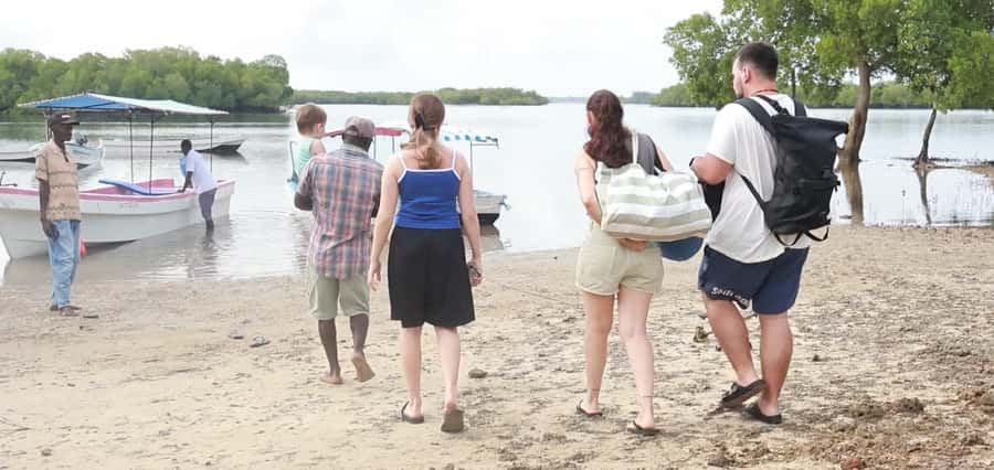 From Diani Beach: Funzi Island Full Day Excursion with Lunch - Seafood lunch beside the water