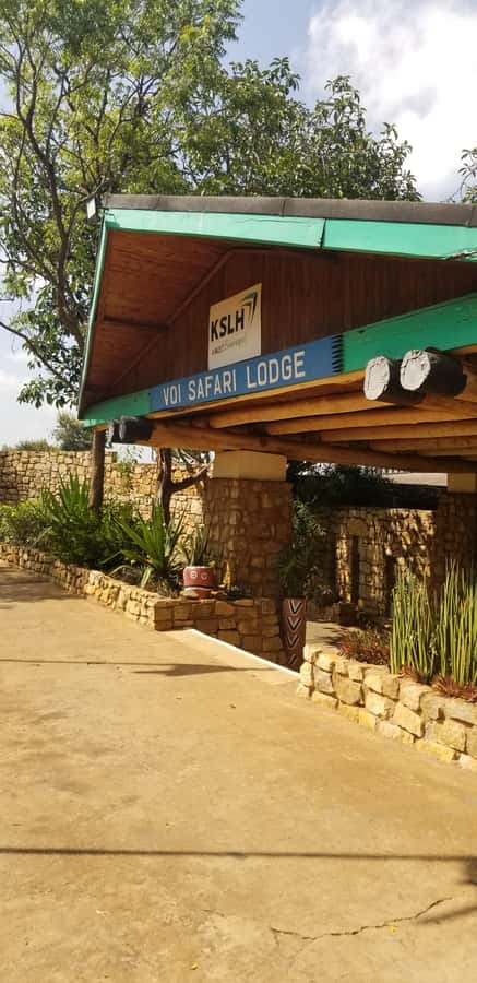 From Mombasa/Diani: 2-Days 1-Night Tsavo East Private Safari - Entering through Bachuma Gate