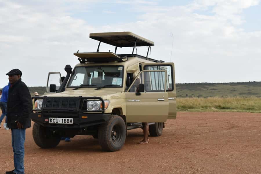 From Nairobi: 3 - Days Maasai Mara Group Safari by 4WD - Lunch, camp, and the first game drive
