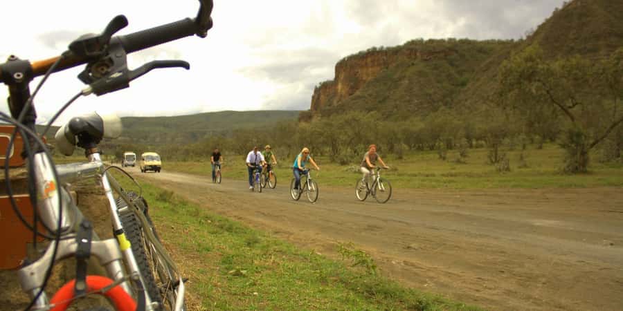 From Nairobi: Lake Naivasha and Hell's Gate Park Day Tour - Walking below the gorges and into caves