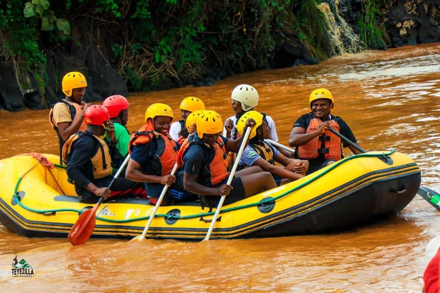 From Nairobi: Sagana White Water Rafting - Kenyan à la carte lunch with a view