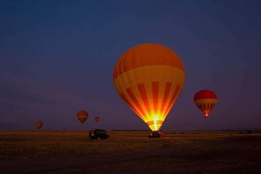 Hot Air Balloon in Mara - Watching the balloon rise in the dark