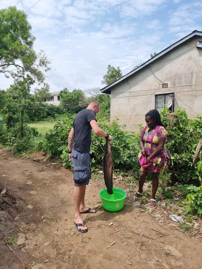 Kisumu: Dunga Fishing Village Walking Tour with a Local - Walking through a village built around fishing