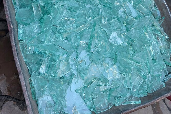 Kitengela Anselm Hot Glass tour - A Gift Shop With Practical Packing