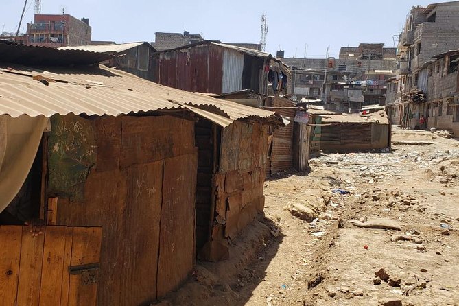 Mathare Community Slum Tour - Meeting community members and local mothers