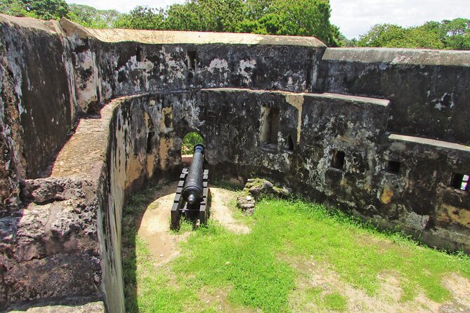 Mombasa City Tour - Fort Jesus, Old Town, Spice Town & Craft - The Mombasa tusks on Moi Avenue
