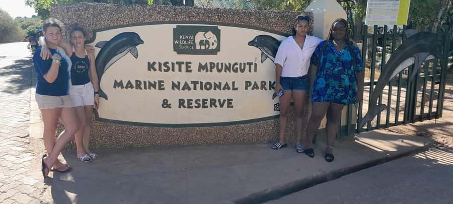 Mombasa: Snorkeling, Dolphin watching, seafood lunch. - Key points to know before you go