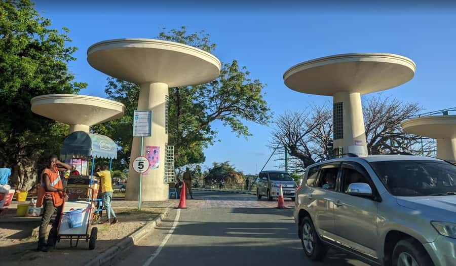 Mombasa: Tusks, Fort Jesus, Old Town, Beach and City Tour - Fort Jesus: Portuguese walls and coastal power