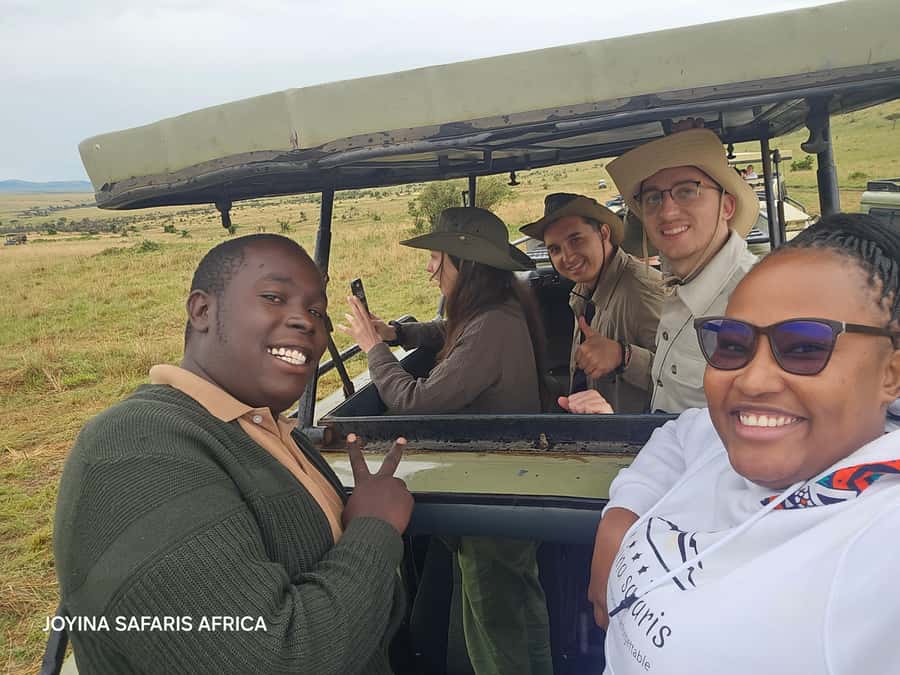 Nairobi: 3-Days 2-Nights Maasai Mara Group Safari in 4x4 - The 4WD vehicle and group size