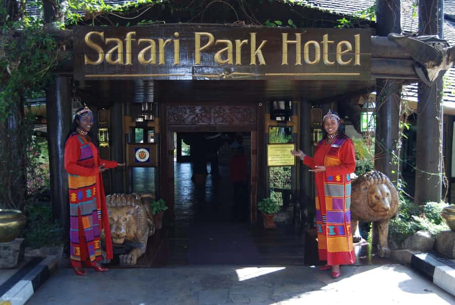 Nairobi: Cabaret Show with Dinner at Safari Park Hotel - A Nairobi evening built around nyama choma