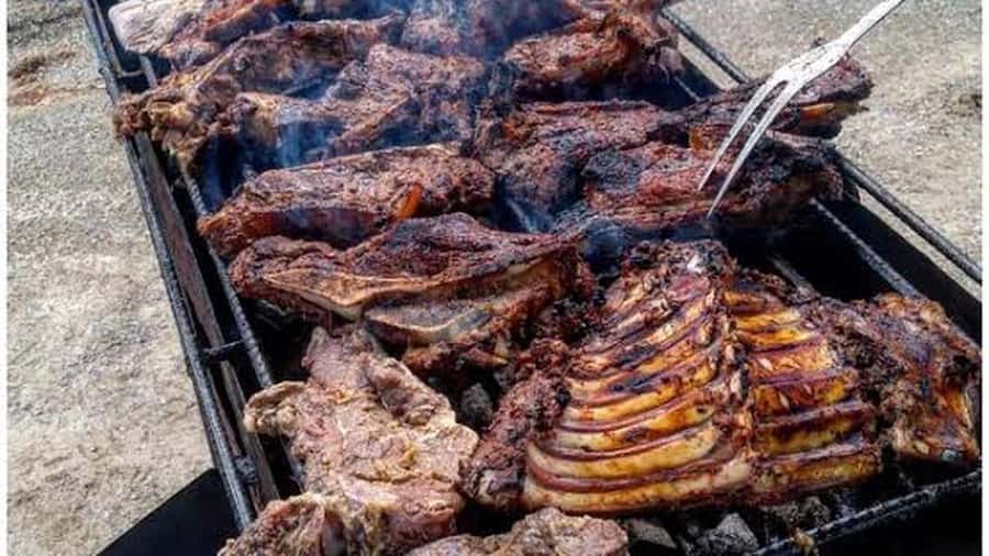 Nairobi: Cabaret Show with Dinner at Safari Park Hotel - What the $120 price really covers