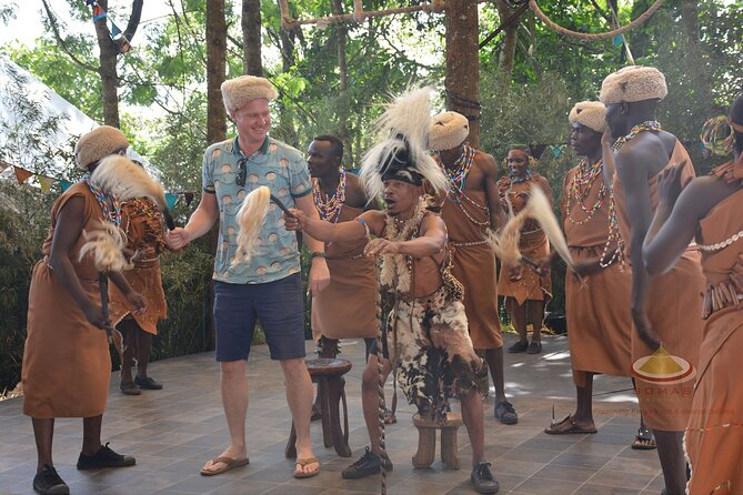 Nairobi city sights, Giraffe Encounters and Bomas Kenya Tour - Shopping and lunch at Utamaduni Craft Centre