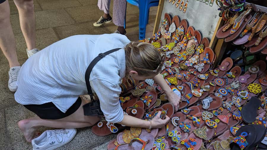 Nairobi City: Walking tour with Lifestyle and History. - Maasai Market and the art of bargaining