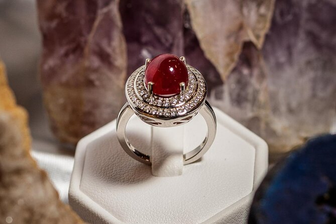 Nairobi cultural souvenir shopping tour with a local - Aqeeq Galleria: a serious stop for Kenyan and East African stones