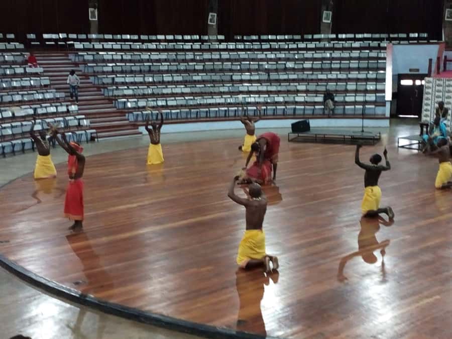 Nairobi: Elephants, Giraffes, Karen Blixen & Bomas Tour - Lunch, Maasai shopping, and the Karen area