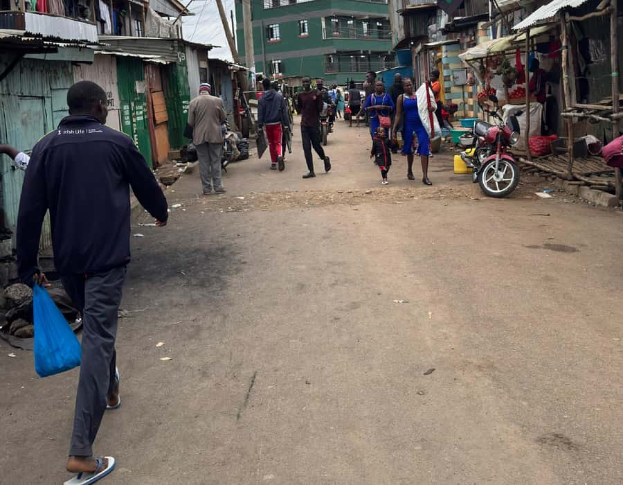 Nairobi: Explore Kibera Slum with Local Guides - Children, donations, and the etiquette of giving