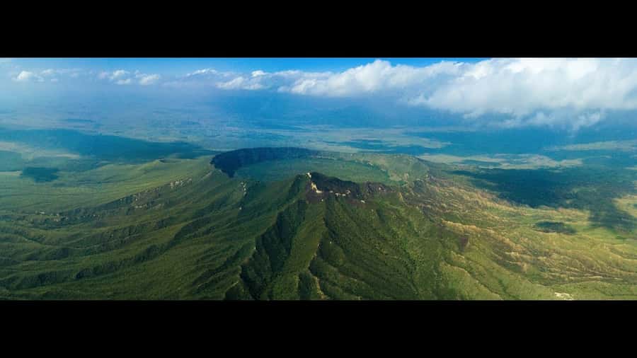Nairobi: Full-Day Mount Longonot Hike with Boat Tour - Starting the Mount Longonot climb