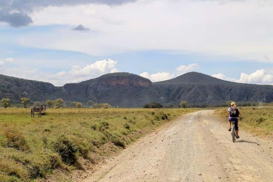 Nairobi:Group Hell's Gate National Park & Lake Naivasha Tour - Cruising across Lake Naivasha