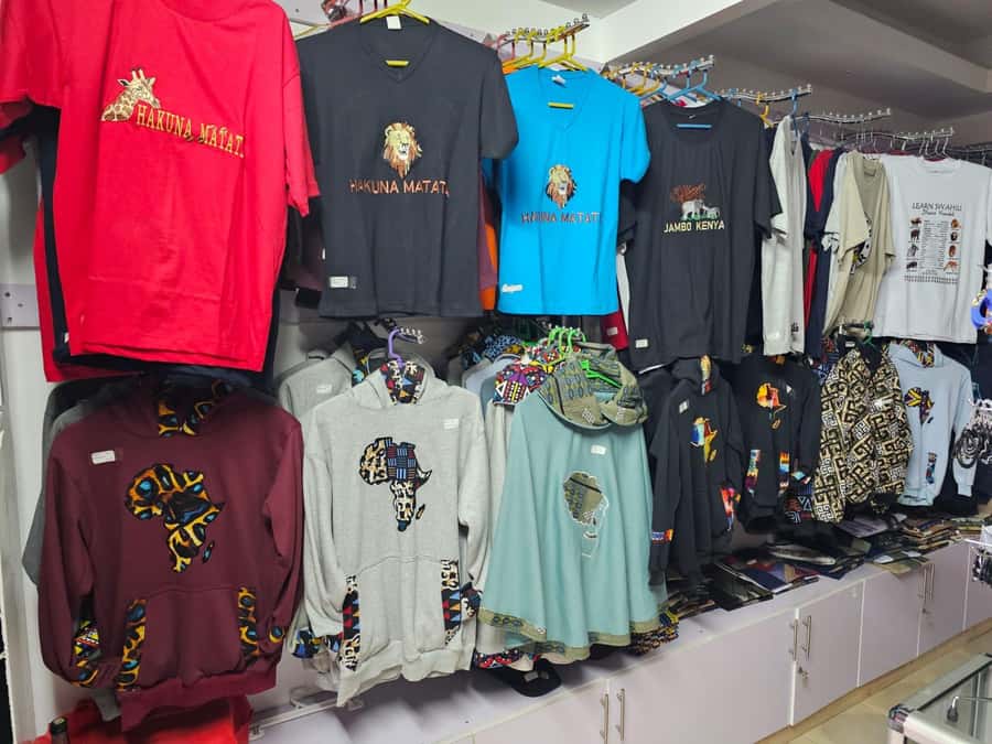 Nairobi: Hop on Hop off and Maasai market Collections Visit - Shopping for souvenirs at Maasai Market Collections Karen