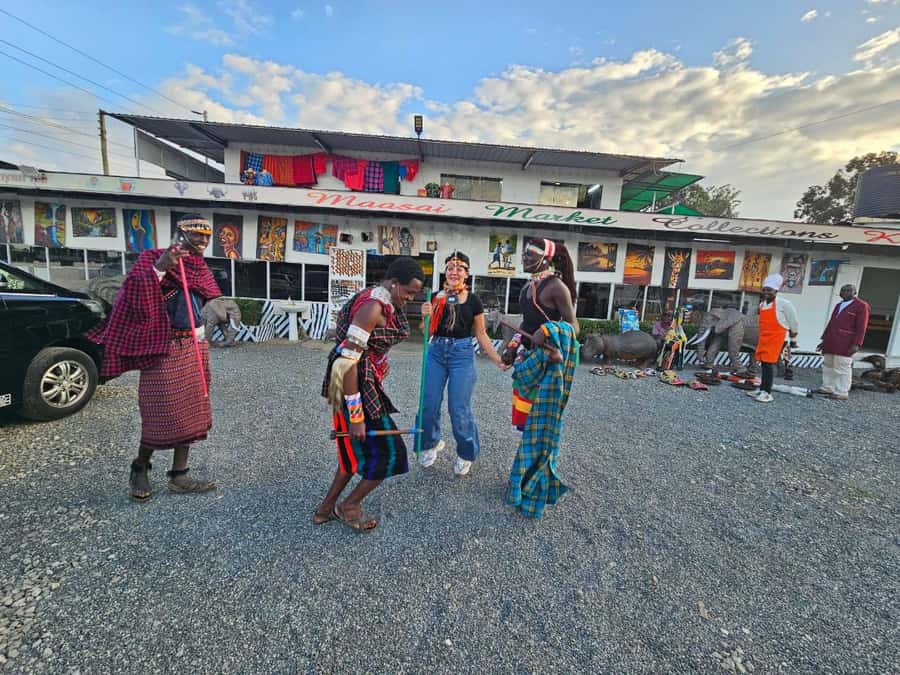 Nairobi: Hop on Hop off and Maasai market Collections Visit - Transport, Wi-Fi, and the possible vehicle upgrade