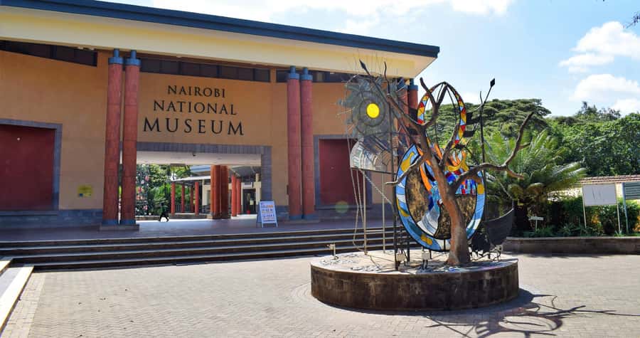 Nairobi: Museum, KICC, Giraffe Centre & Bomas of Kenya Tour - Lunch at a local restaurant