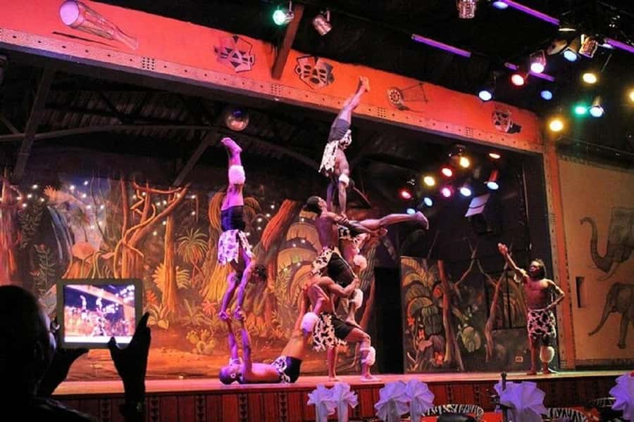 Nairobi: Nairobi nightlife and Safari Park Hotel dinner - Key points before you book