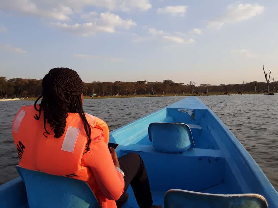 Nairobi: Nakuru National Park and Lake Naivasha Day Tour - Guides, vehicles, and communication