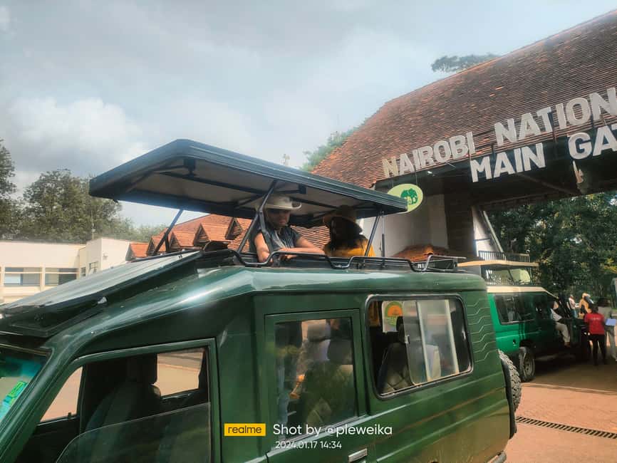 Nairobi National Park: with an open pop roof jeep - Birdwatching beyond the big animals