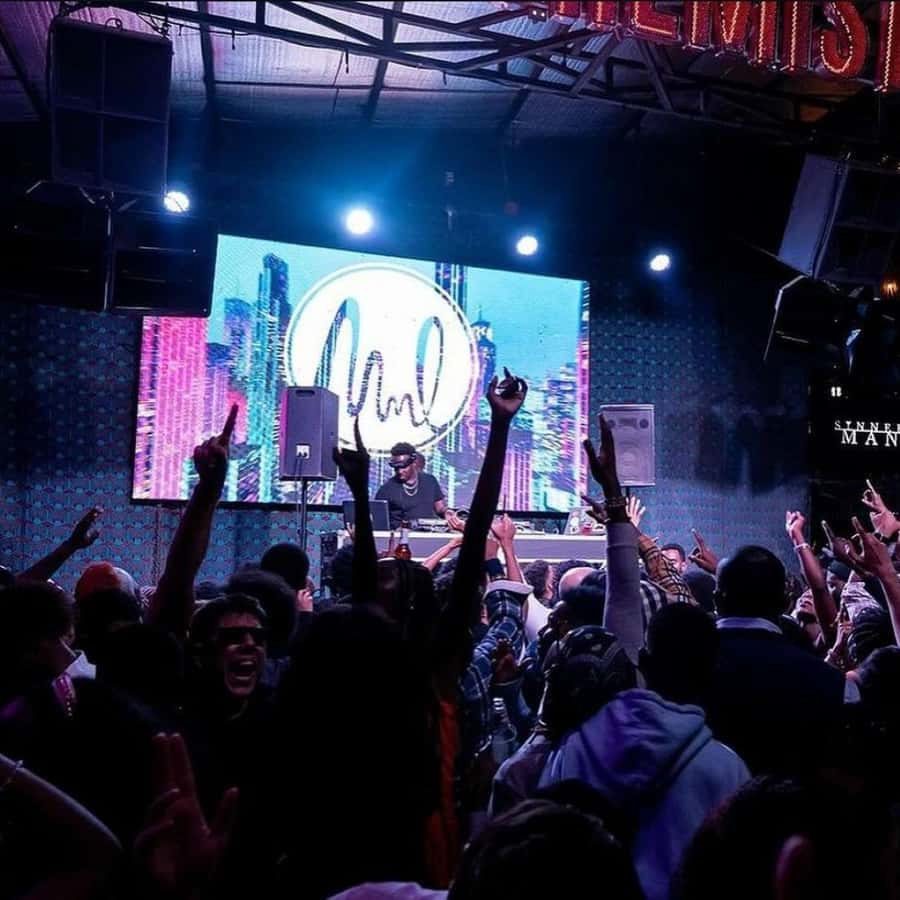 Nairobi: Nightlife Tour with Dinner, Drinks, and Club Entry - Taking in the city from Brew Bistro