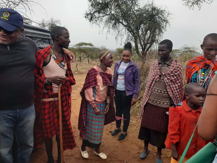 Nairobi: visit Masai cultural Village guided Tour - The Handicraft Market and the Question of Pressure