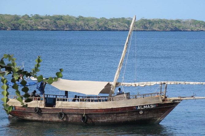 PILLI PIPA DHOW, the genuine product, snorkeling tour to Kisite Marine Park - Who will enjoy this day most