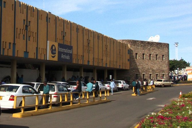 Safe and Private Airport transfer in Nairobi - Finding your driver after immigration