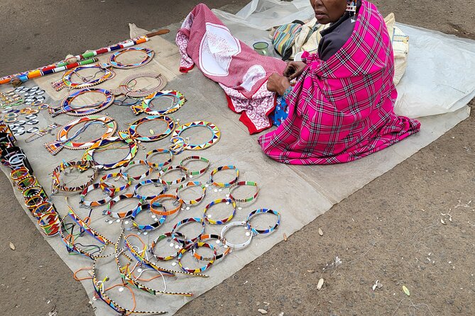 Souvenir Crafts, Fabric Shopping & Hair Braiding & City Tour - Why this Nairobi shopping tour is different