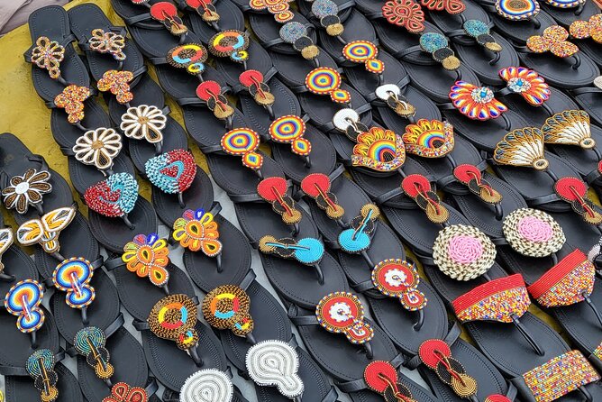 Souvenir Crafts, Fabric Shopping & Hair Braiding & City Tour - Taking lunch at a local restaurant