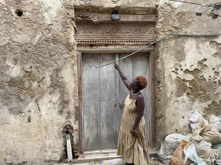 Swahili Carved Doors Tour by Woman Woodcarver: Lamu Island - The stories behind the woodwork