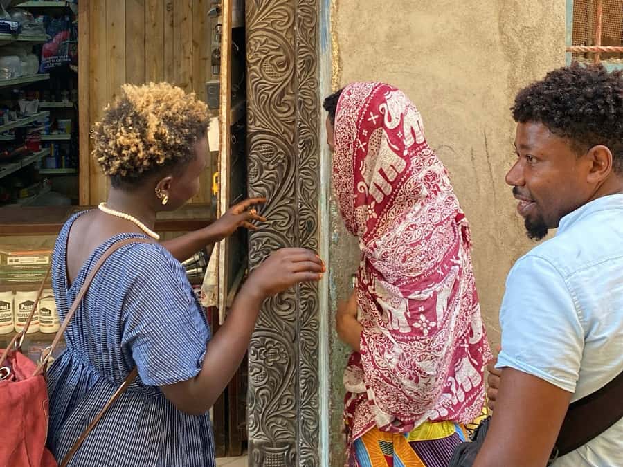 Swahili Carved Doors Tour by Woman Woodcarver: Lamu Island - Reading the carved doors of Old Town