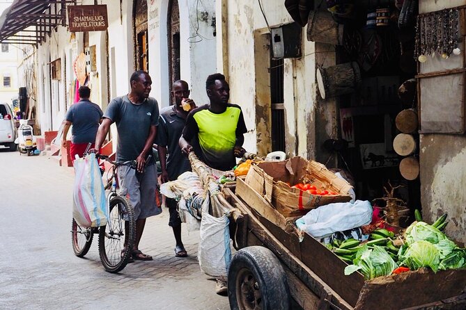 Swahili Street Food Tour - Group size, transport, and practical comfort