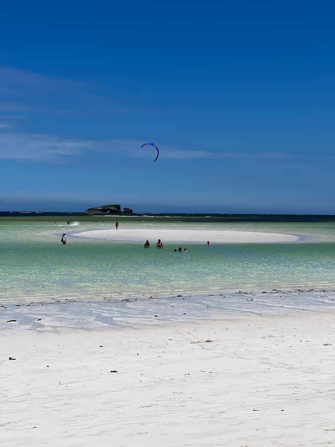 WATAMU: MALINDI: SARDEGNA ISLAND & MALINDI MARINE PARK - A seafood barbecue served on the ocean
